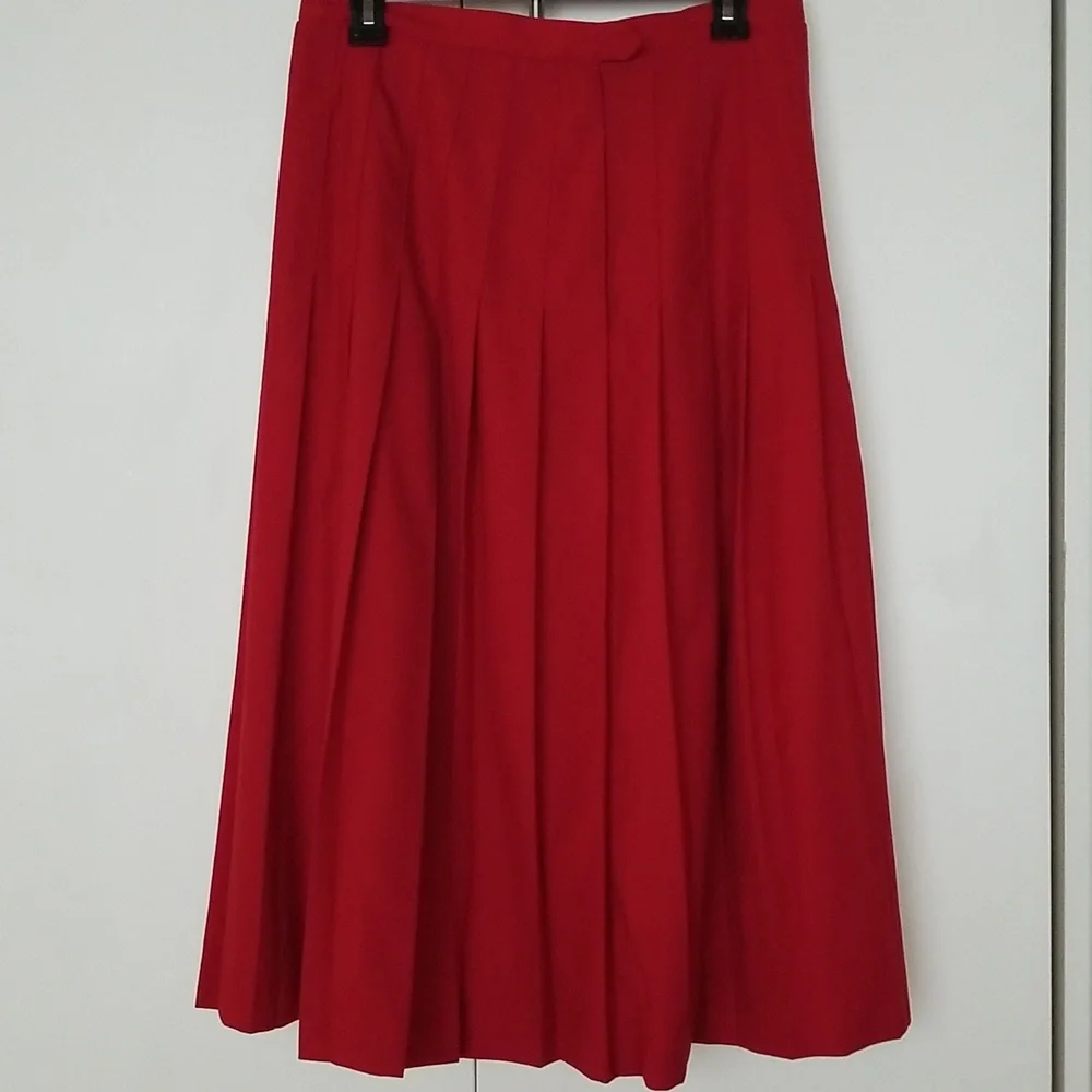 Burberrys Red Fully Lined Cady Pleated Pure Wool Midi Skirt